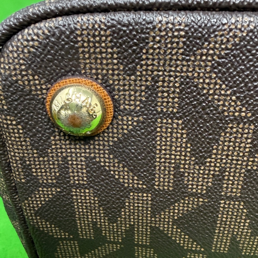 MICHAEL KORS BROWN LOGO LARGE TOTE WITH FRONT POCKET - Picture 8 of 16
